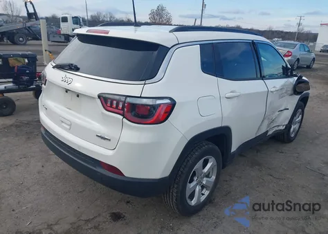 2018 Jeep Compass Latitude 4X4 из США, поврежденный, VIN 3C4NJDBB6JT391118
